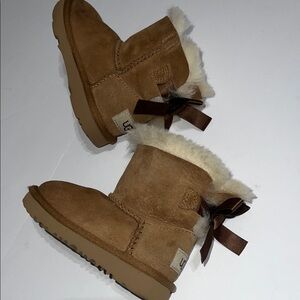 UGG Tan Boots with Cream Fur and Ribbon